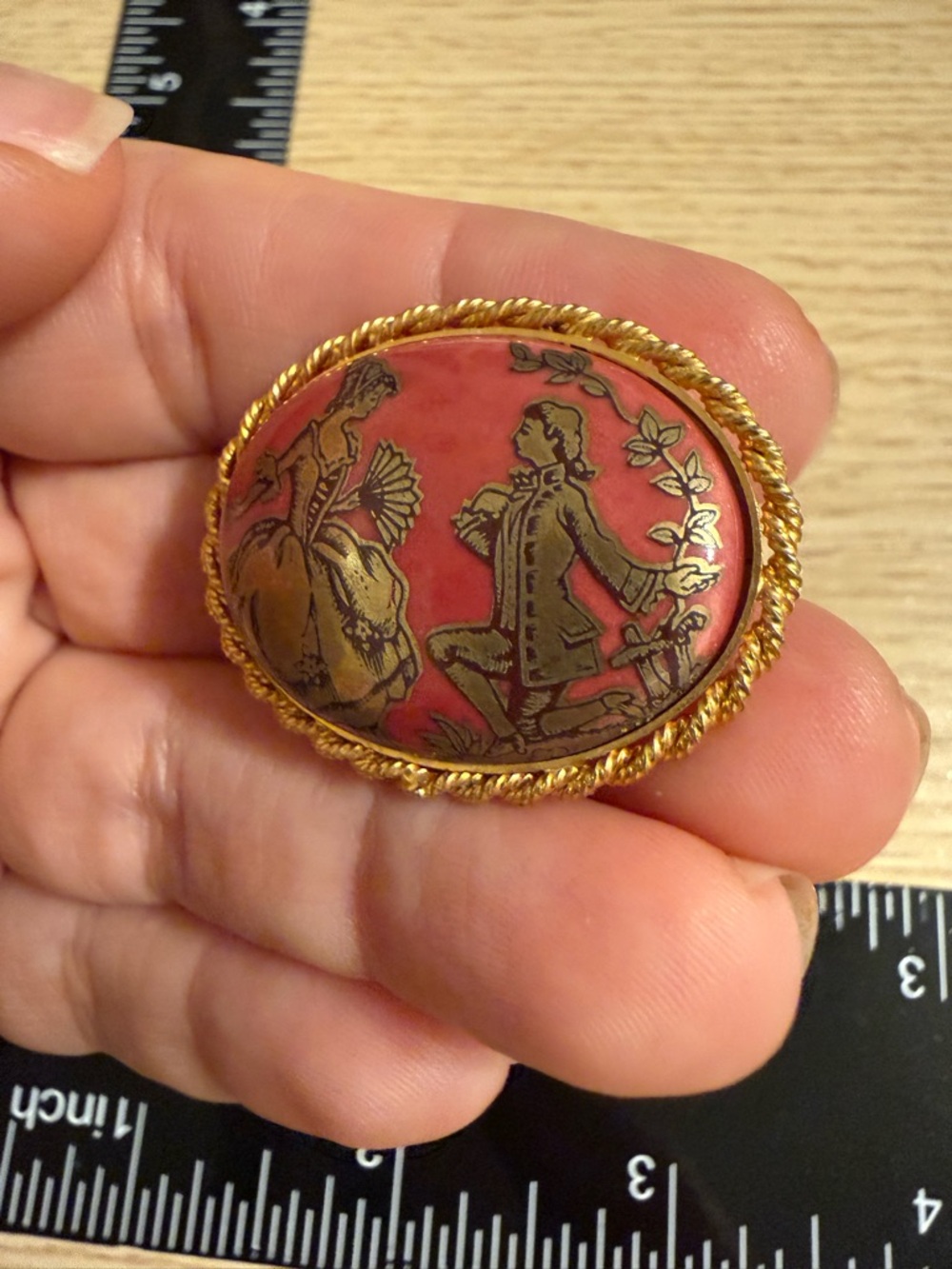 Vintage Fragonard Style Courtship Brooch Gold Tone Red Enamel Romantic Pin - Picture 3 of 8